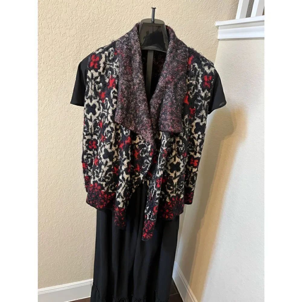 Black Rivet red/black/gold sleeveless open vest sz small